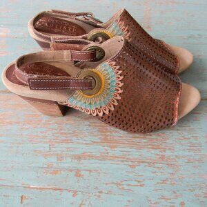 L'Artiste by Spring Step  ARTISAN BOHO PERFORATED FLORAL DETAIL LEATHER HEELS 38